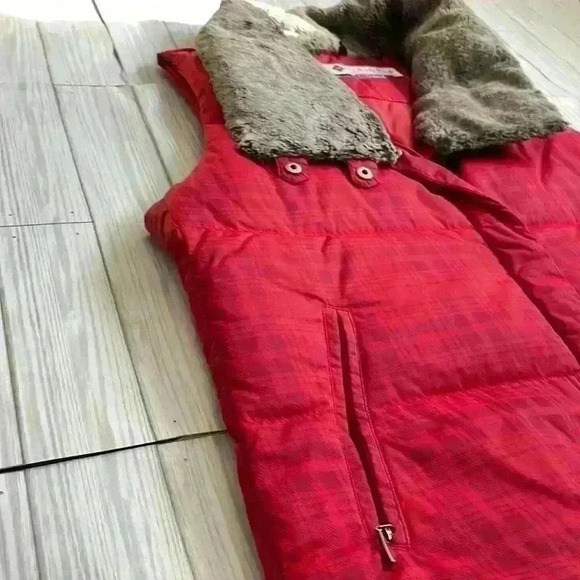 Columbia red quilted faux fur collar plaid puffer vest - Picture 2 of 5